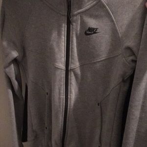 Gray Nike Tech Fleece, size small